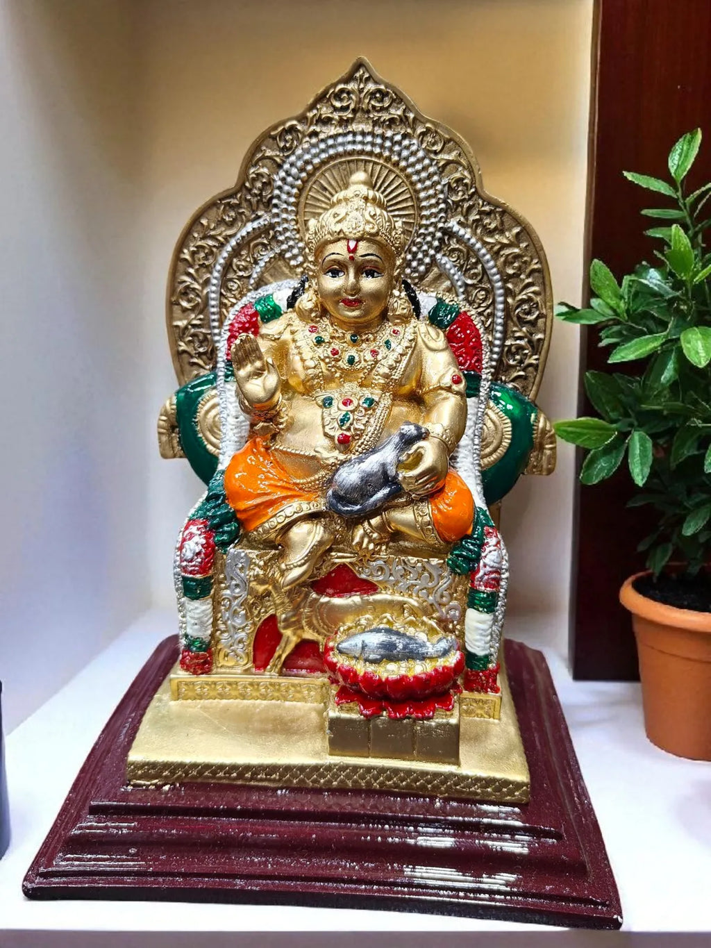 Multicolor Fiber Poly Resin Premium Kuber Idol