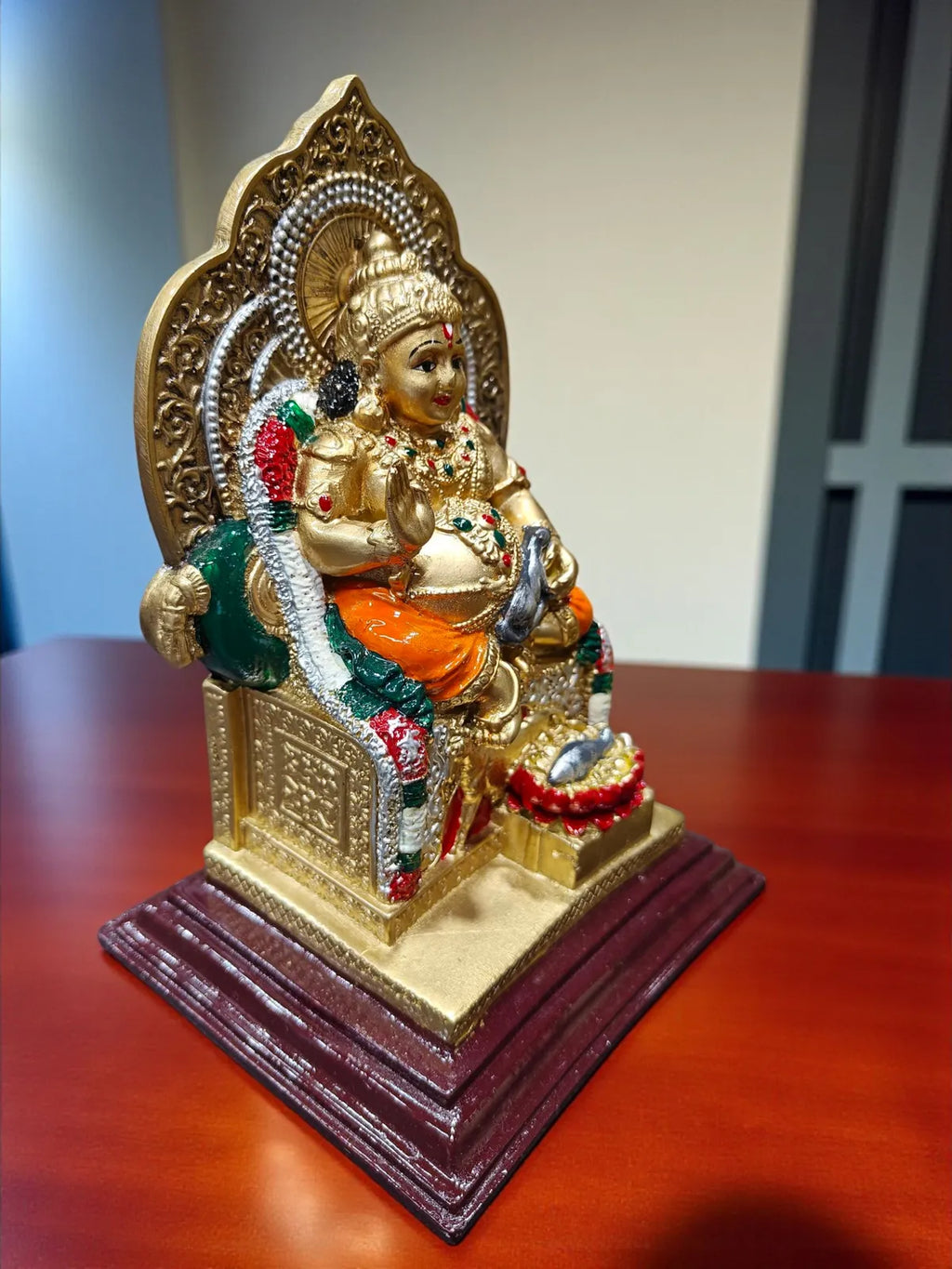 Multicolor Fiber Poly Resin Premium Kuber Idol